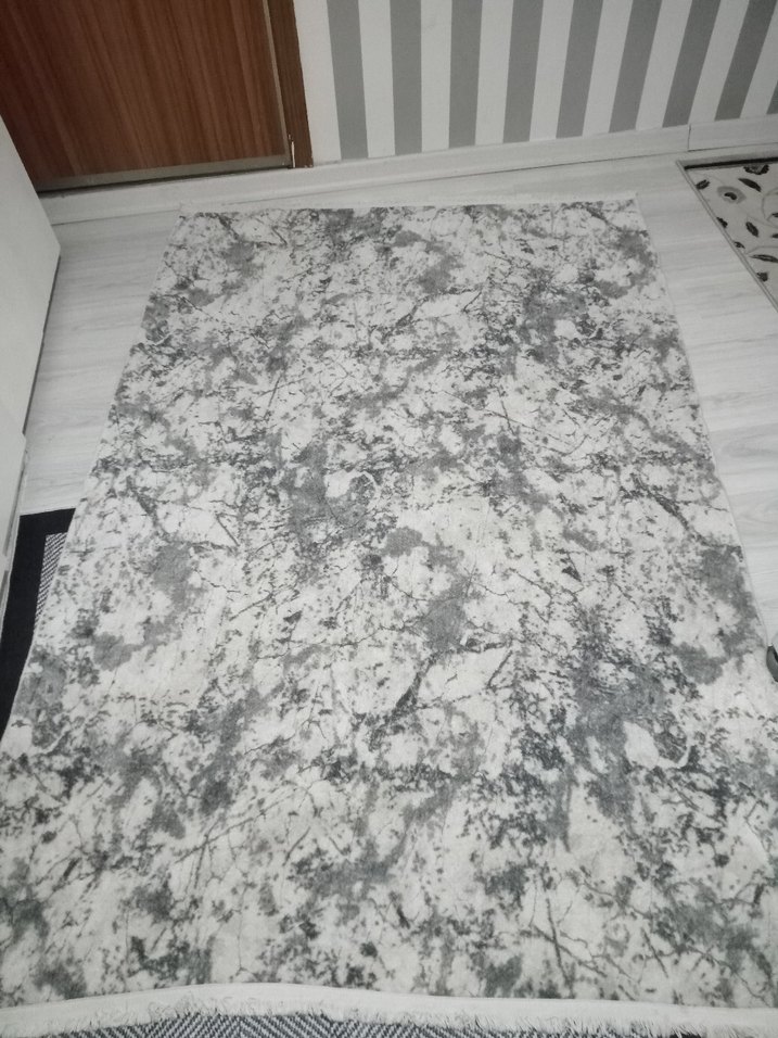 Gri Baskılı Modern Halı - Görsel 2