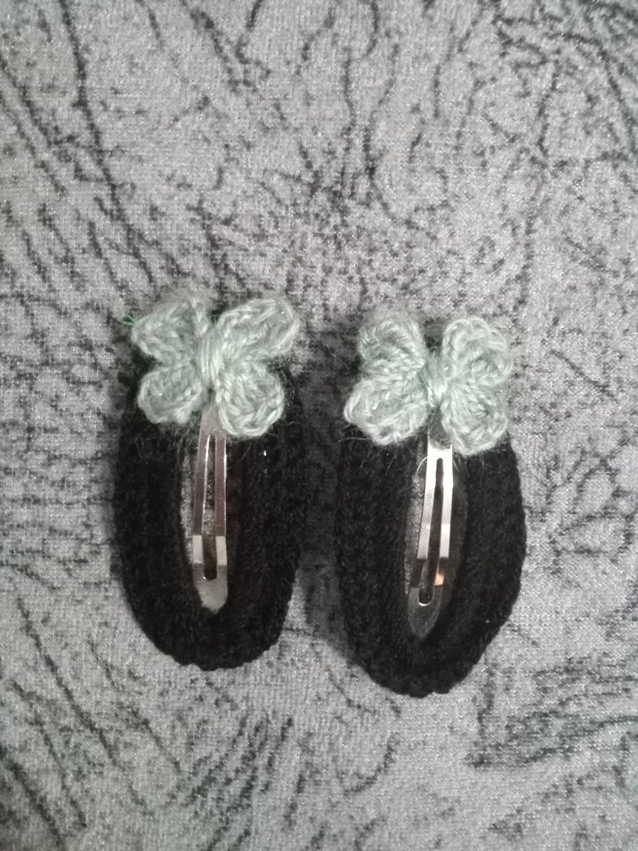 Gri Örgü Çiçekli Çocuk Toka Seti - Görsel 2