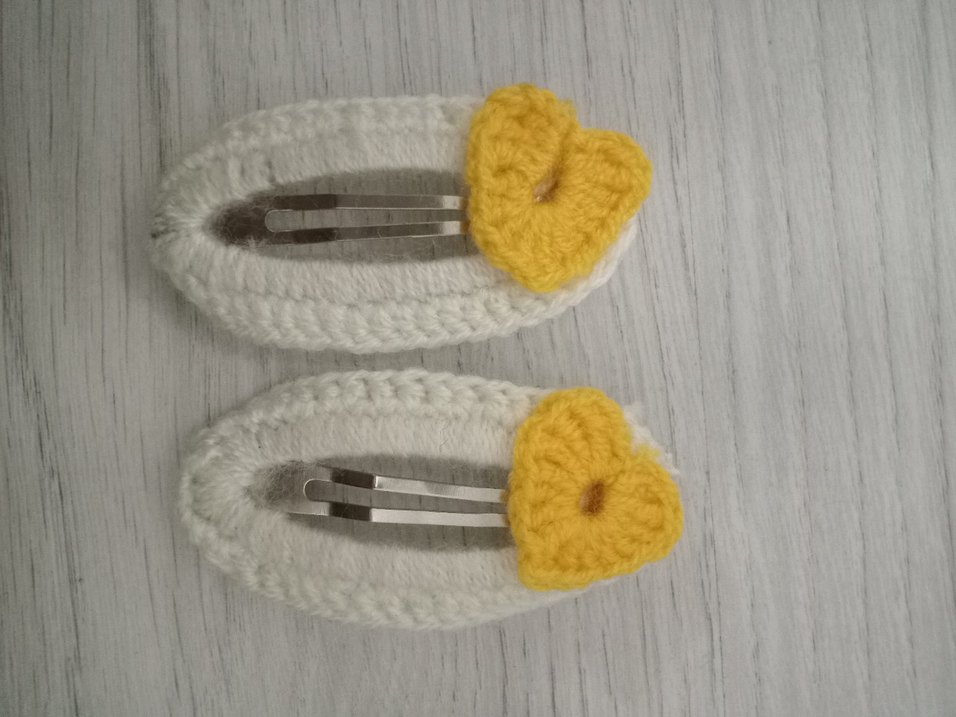 Beyaz Örgü Çocuk Toka Sarı Kalp Detaylı - Görsel 2