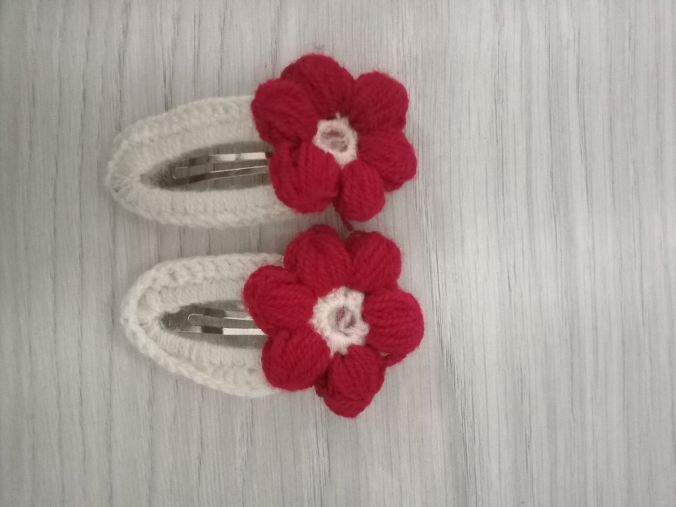 Beyaz Örgü Çiçekli Çocuk Toka Seti - Görsel 2