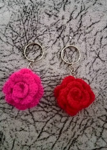 Pembe ve Kırmızı Kürklü Çiçek Anahtarlık - Görsel 3