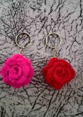 Pembe ve Kırmızı Kürklü Çiçek Anahtarlık - Görsel 2