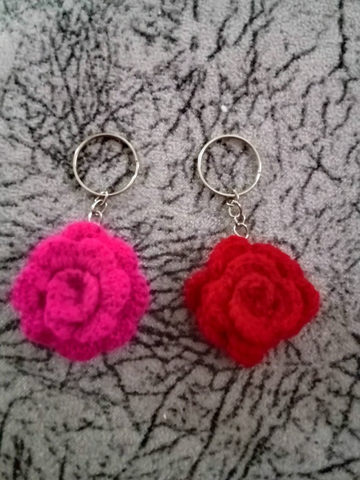 Pembe ve Kırmızı Kürklü Çiçek Anahtarlık - Görsel 2