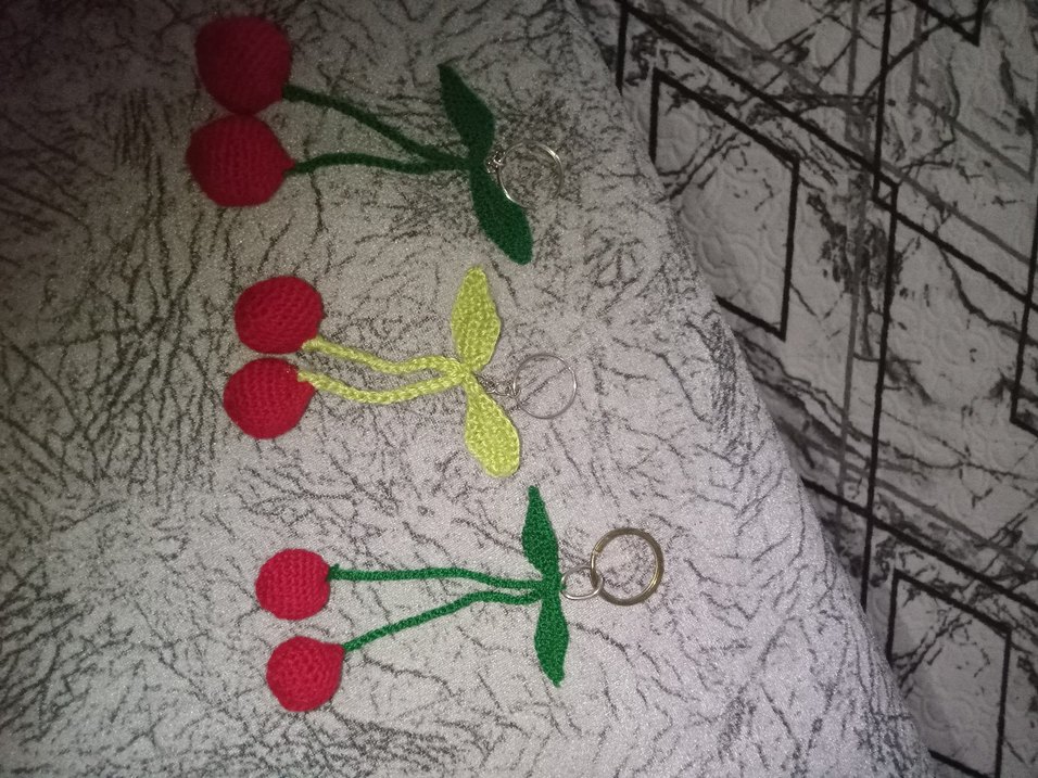 Renkli Örgü Kiraz Anahtarlık - Görsel 3