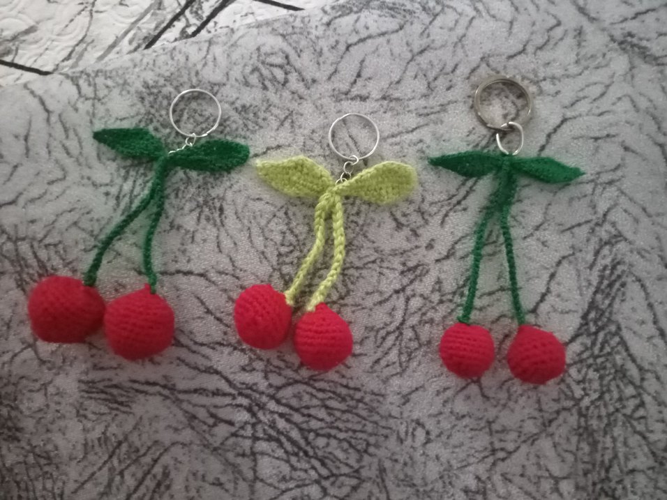 Renkli Örgü Kiraz Anahtarlık - Görsel 2