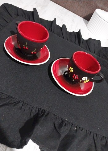 Kırmızı Siyah Çiçekli Seramik Fincan ve Tabak - Görsel 3