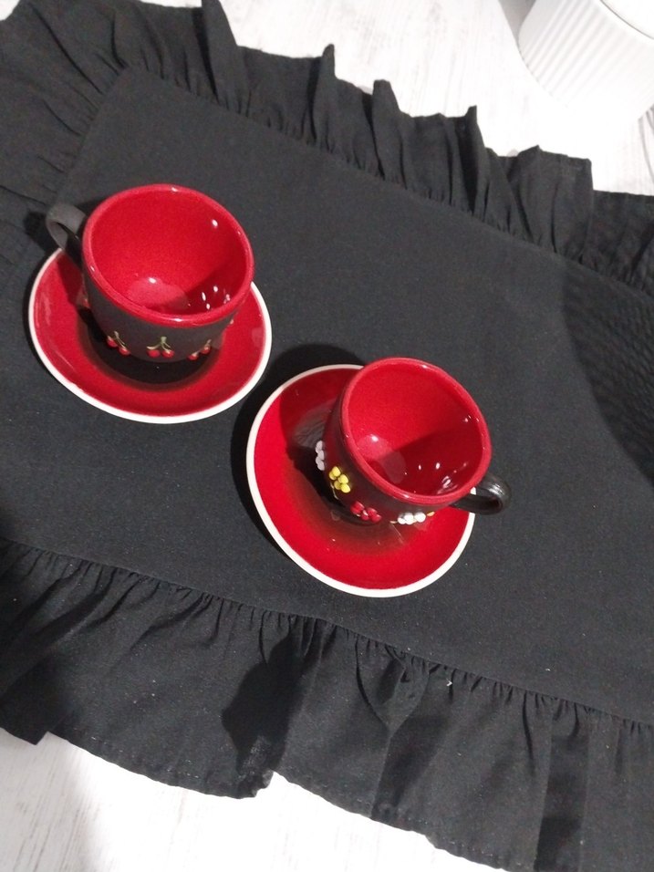 Kırmızı Siyah Çiçekli Seramik Fincan ve Tabak - Görsel 2