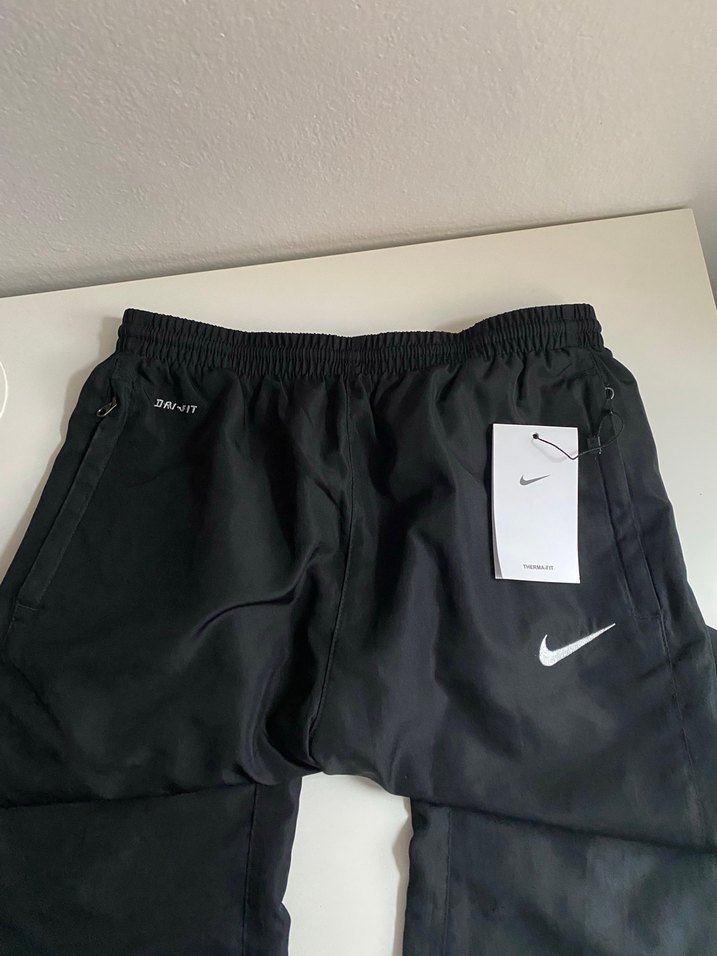 Nike Siyah Fermuarlı Paraşüt Eşofman Altı - Görsel 2