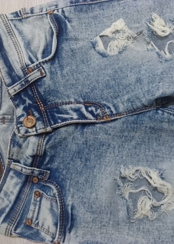 Yırtık Detaylı Midi Boy Dar Kesim Kot Pantolon - Görsel 2