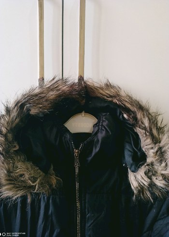 Kürk Detaylı Siyah Kadın Kışlık Mont - Görsel 2