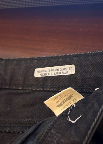 Siyah İşlemeli Kadın Kot Pantolon - Görsel 2