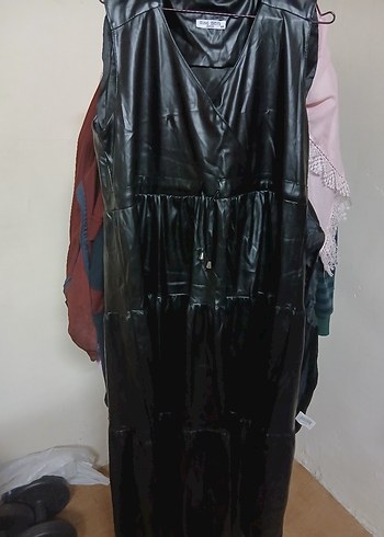 Drapeli Siyah Deri Uzun Elbise - Görsel 2