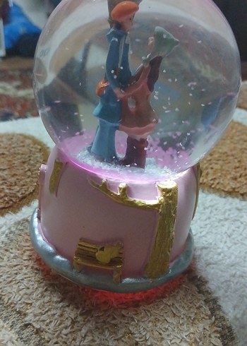 Pembe Renkli Figürlü Kar Küresi - Görsel 2