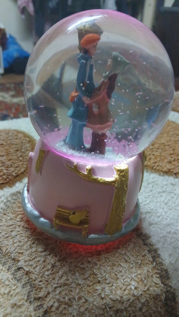 Pembe Renkli Figürlü Kar Küresi - Görsel 2