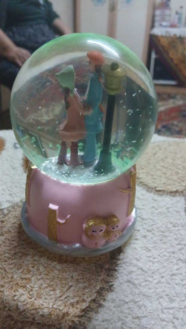 Pembe Renkli Figürlü Kar Küresi - Görsel 3