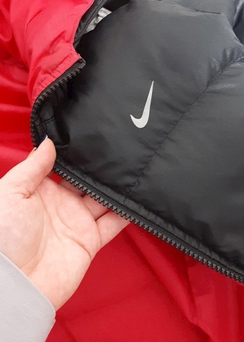 Nike Siyah Kapüşonlu Kadın Mont - Görsel 4