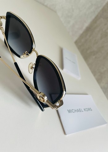 Michael Kors siyah güneş gözlüğü - Görsel 2