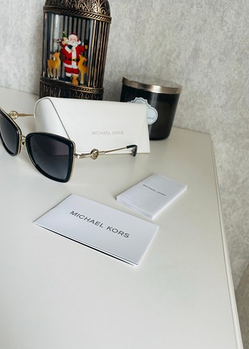 Michael Kors siyah güneş gözlüğü - Görsel 4