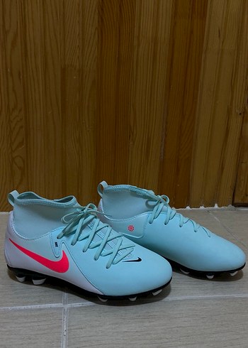 Nike Krampon  Hiç Giyilmemiş  EU 38 - Görsel 3