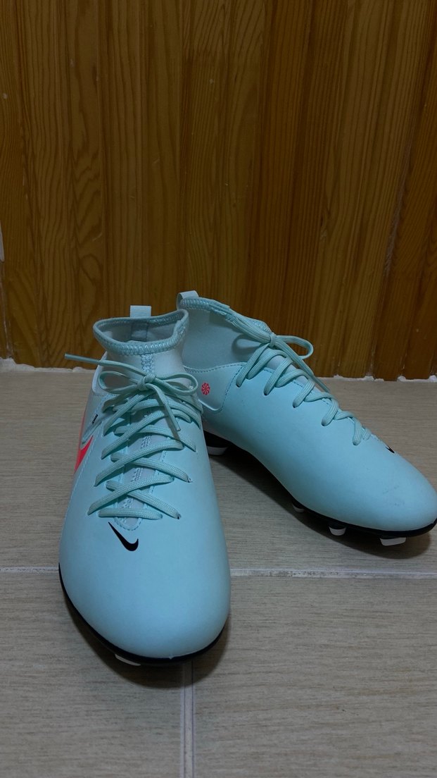 Nike Krampon  Hiç Giyilmemiş  EU 38 - Görsel 2