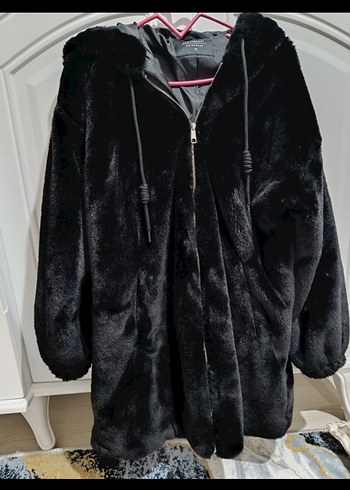 Siyah Kapüşonlu Kadın Peluş Mont - Görsel 3