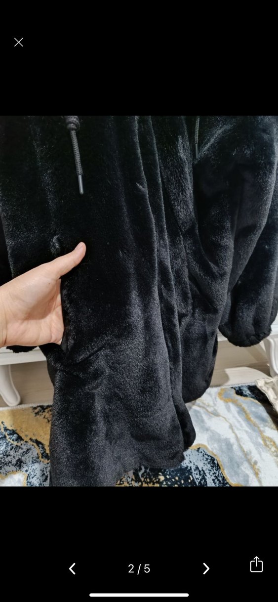Siyah Kapüşonlu Kadın Peluş Mont - Görsel 4
