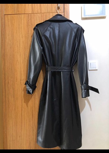 Kadın Siyah Deri Kemerli Uzun Trençkot - Görsel 2