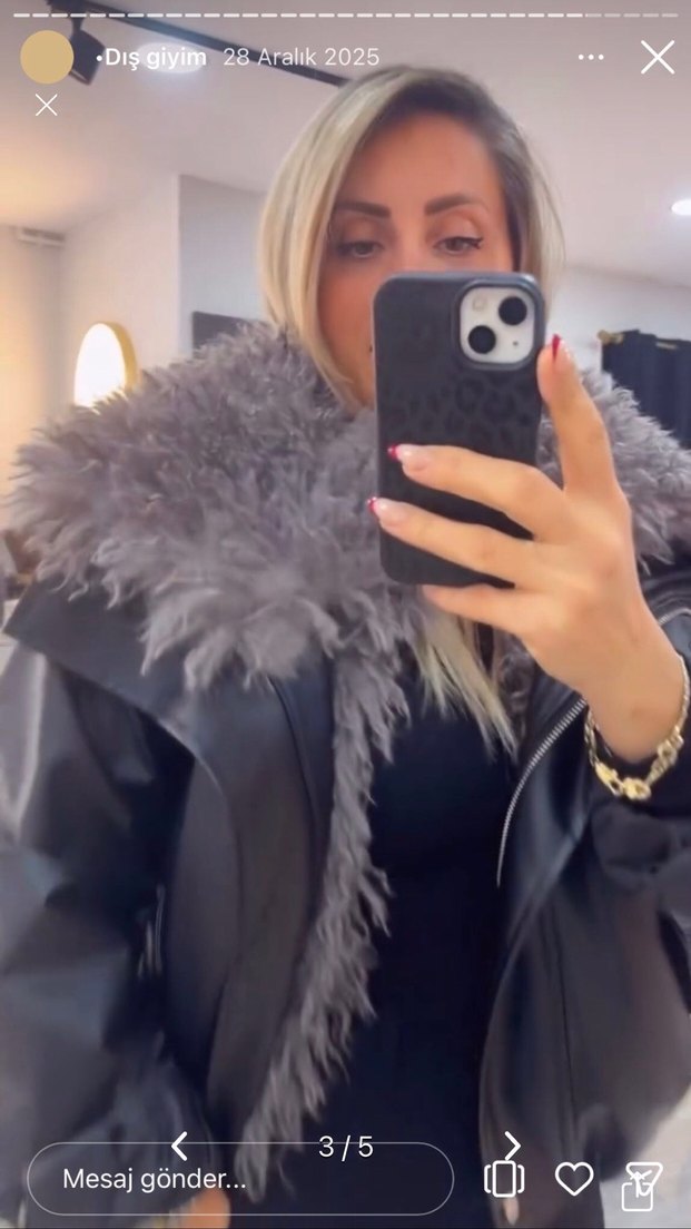 Kadın Gri Kürklü Siyah Deri Ceket standart bedendir - Görsel 3