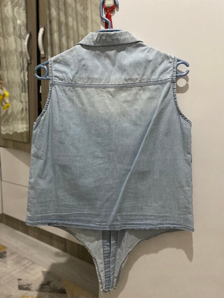 Kolsuz önden bağlamalı gömlek - Görsel 2