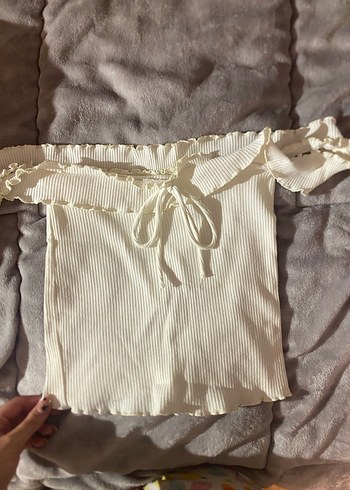 Bershka Beyaz Omuzları Açık Crop  Fırfırlı - Görsel 2