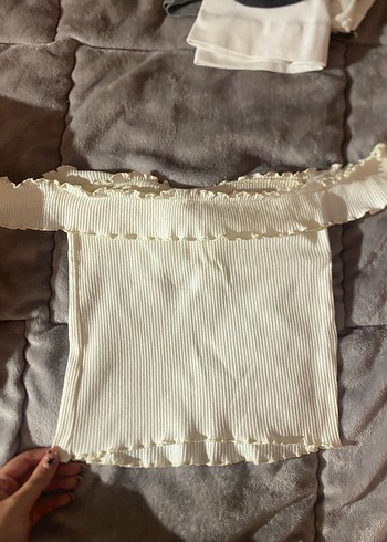 Bershka Beyaz Omuzları Açık Crop  Fırfırlı - Görsel 3