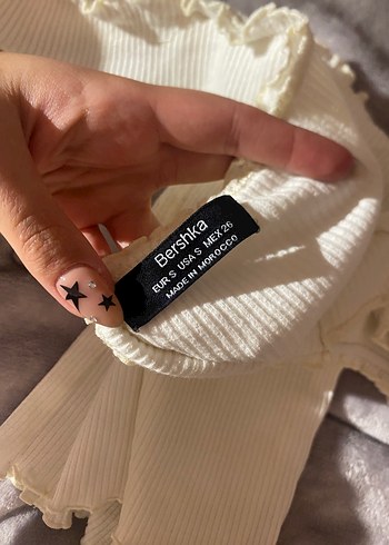 Bershka Beyaz Omuzları Açık Crop  Fırfırlı - Görsel 4
