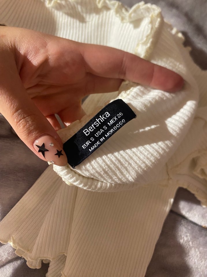 Bershka Beyaz Omuzları Açık Crop  Fırfırlı - Görsel 4