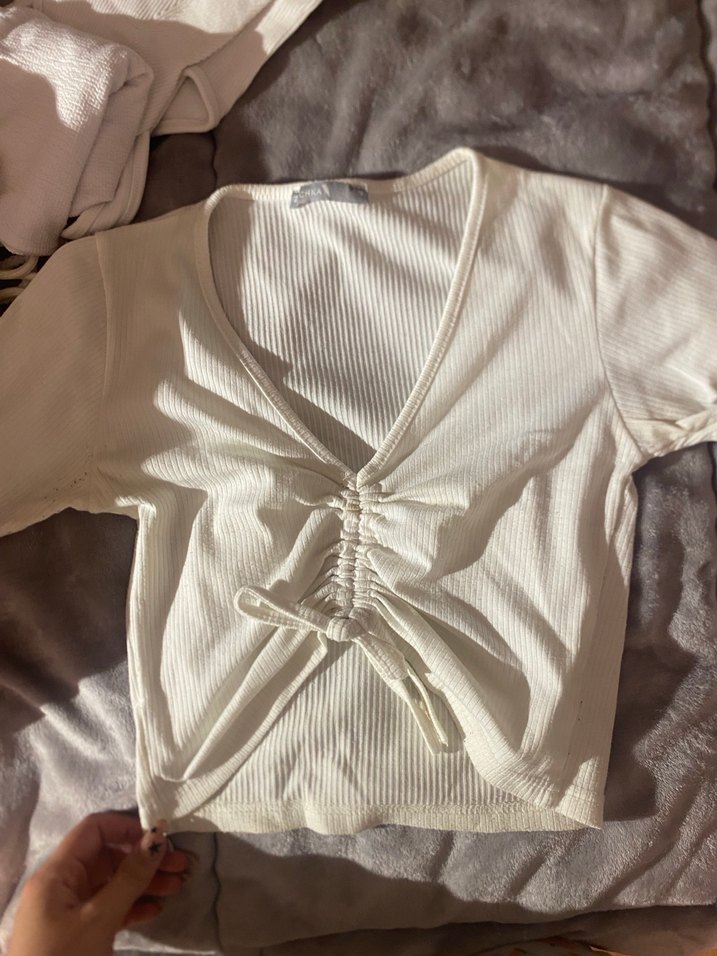 Beyaz V Yaka Bağcıklı Crop Top - Görsel 2