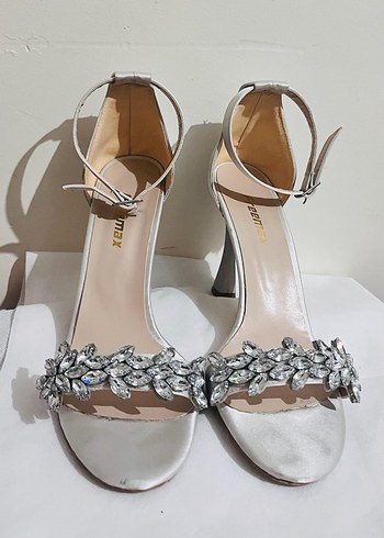 Çiçekli Tokalı Yüksek Topuklu Kadın Ayakkabı - Görsel 3