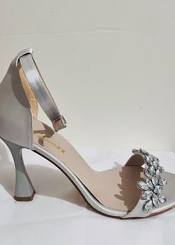 Çiçekli Tokalı Yüksek Topuklu Kadın Ayakkabı - Görsel 2
