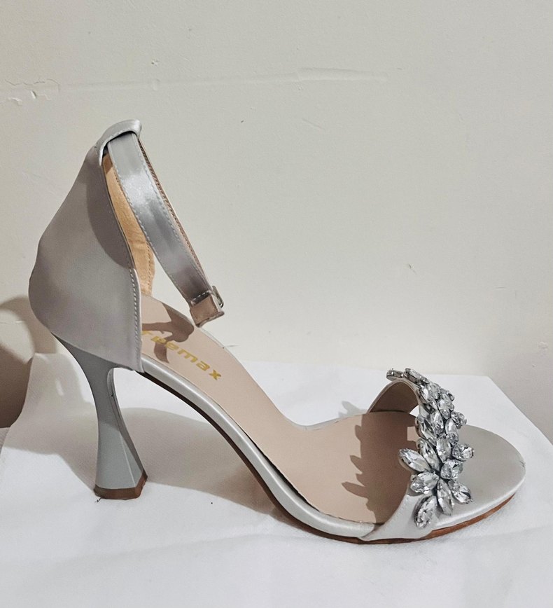 Çiçekli Tokalı Yüksek Topuklu Kadın Ayakkabı - Görsel 2