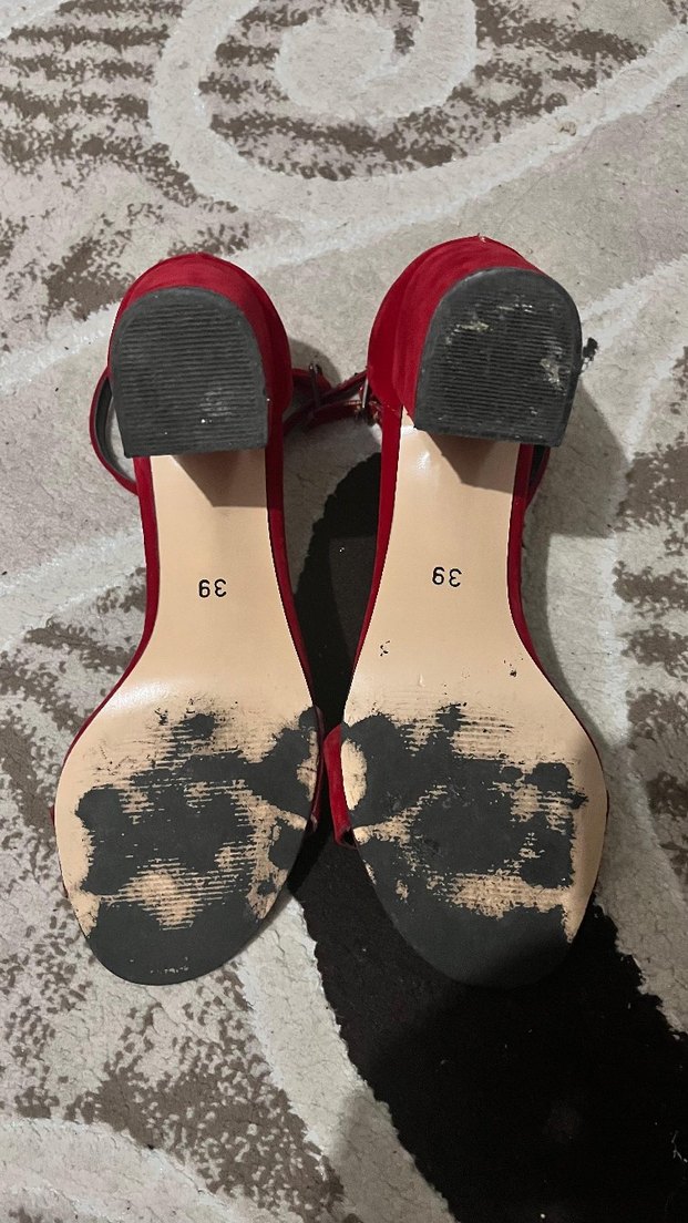 KIRMIZI TOPUKLU AYAKKABI - Görsel 2