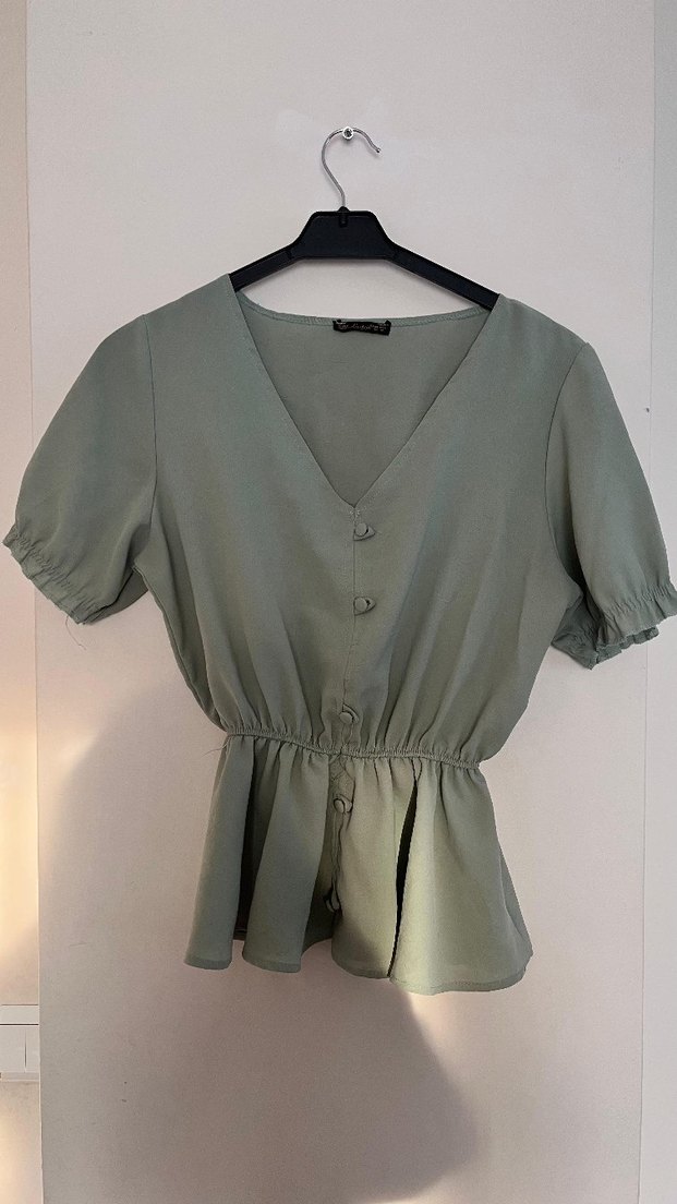 Düğmeli V Yaka Kadın Yeşil Bluz - Görsel 2