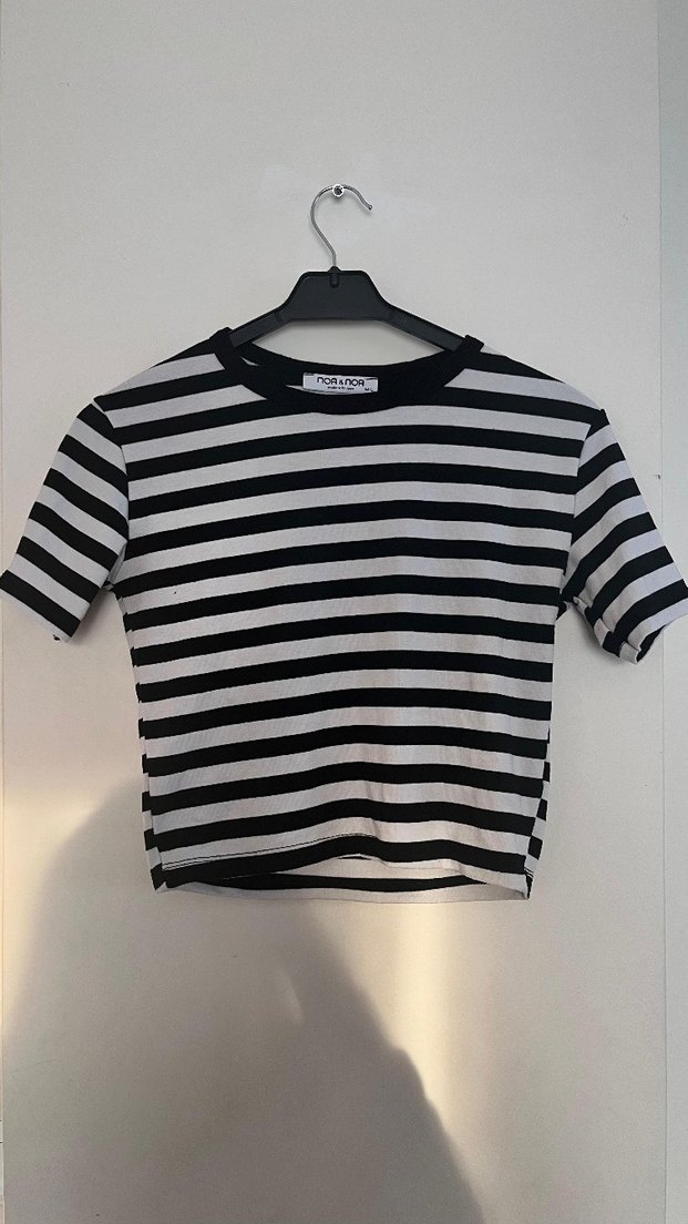 Beyaz Çizgili Kısa Kollu Tişört - Görsel 2