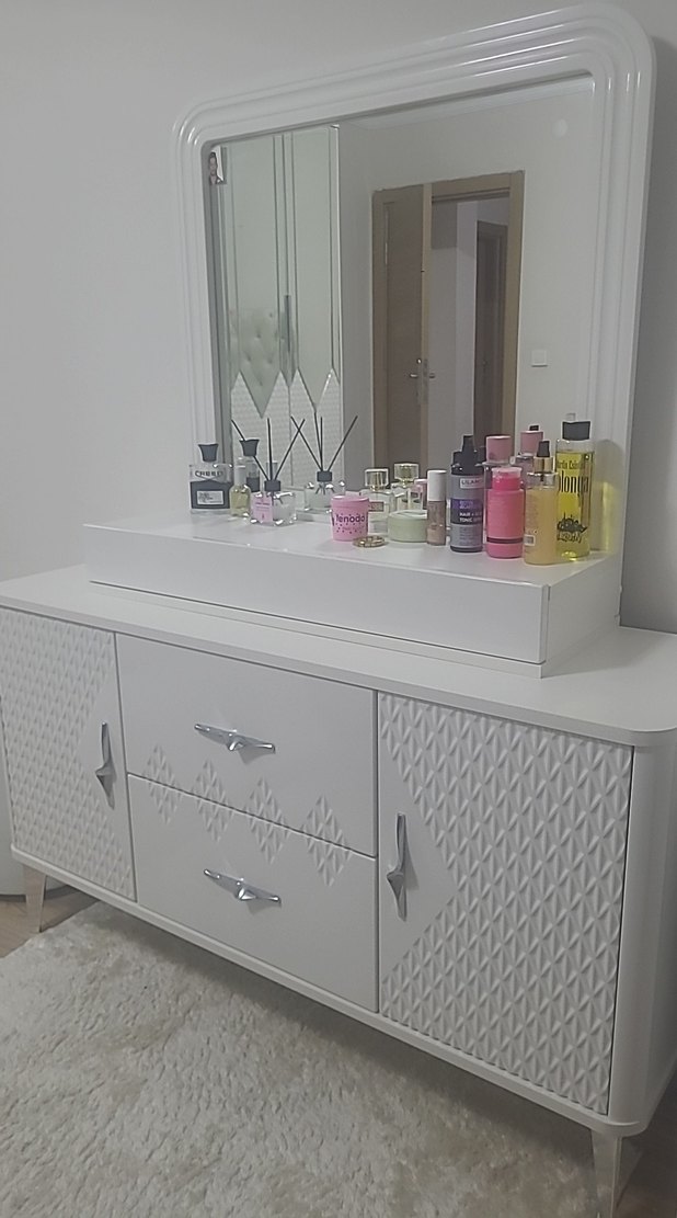 Kadın makyaj masası - Görsel 2