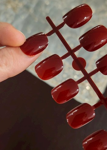 24'lu Bordo Kisa Takma Tirnak - Görsel 3