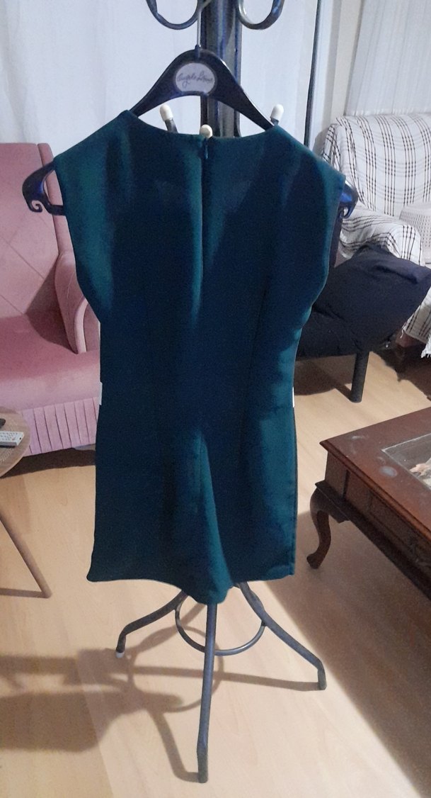 V Yaka Kemerli Midi Yeşil Elbise - Görsel 2