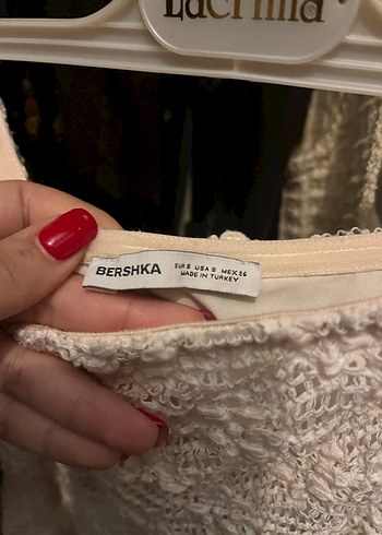 Dantelli Pileli bershka yırtmaçlı mini beyaz elbise krem - Görsel 3