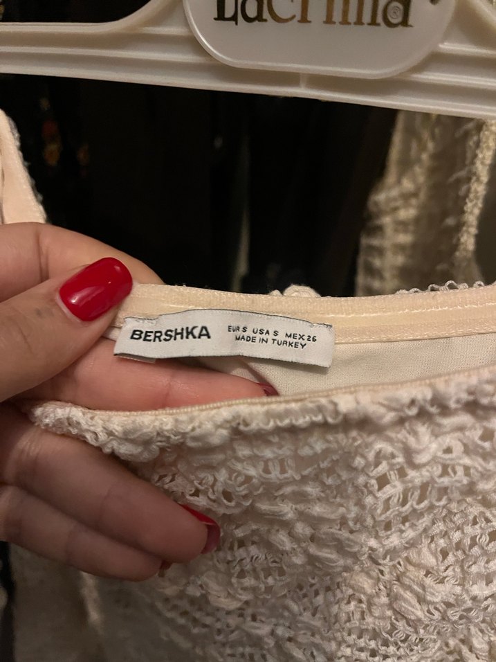 Dantelli Pileli bershka yırtmaçlı mini beyaz elbise krem - Görsel 3