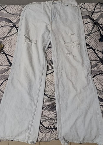 Beyaz Kadın Bol Kesim Yırtık Kot Pantolon - Görsel 2