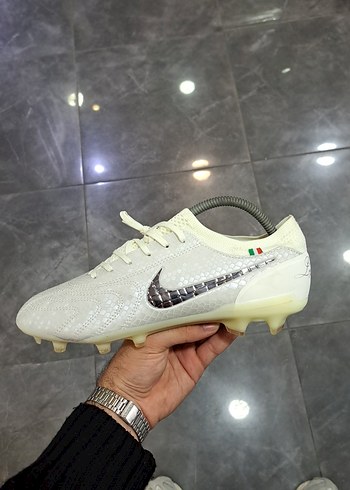 Beyaz Yılan Desenli Bağcıklı Erkek Futbol Ayakkabısı - Görsel 2