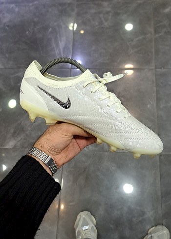 Beyaz Yılan Desenli Bağcıklı Erkek Futbol Ayakkabısı - Görsel 3