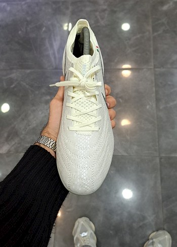 Beyaz Yılan Desenli Bağcıklı Erkek Futbol Ayakkabısı - Görsel 4