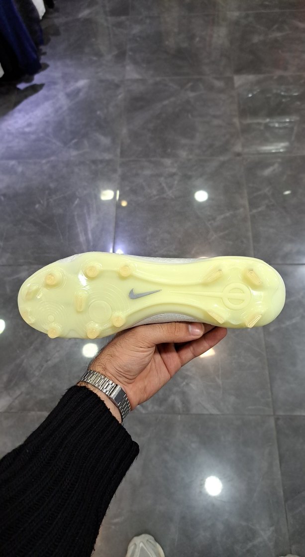 Beyaz Yılan Desenli Bağcıklı Erkek Futbol Ayakkabısı - Görsel 5